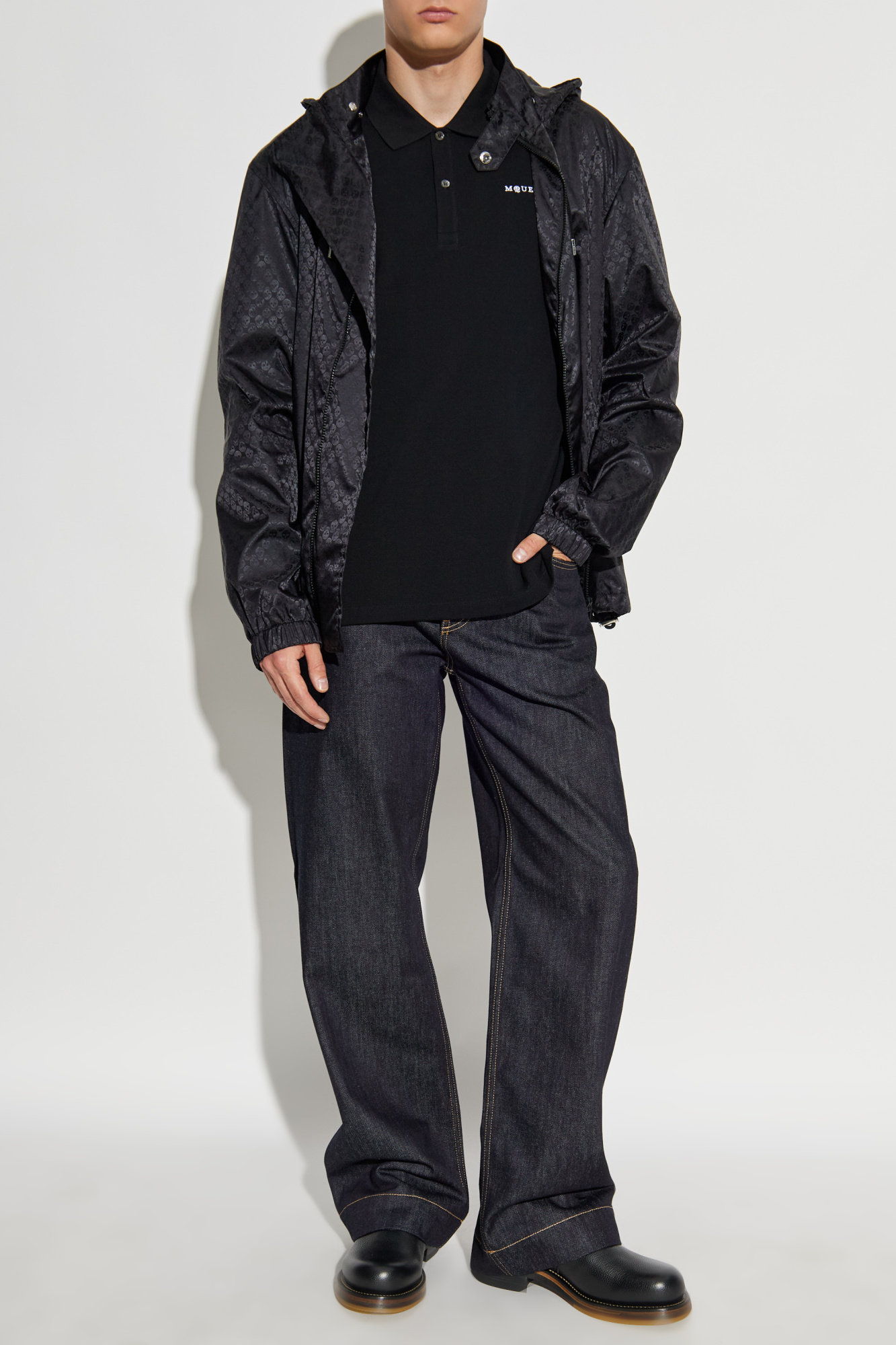 【Alexander McQueen】LOGO EMB POLO◆839229QXAAK Men's McQueen Logo Polo Shirt in Black | McQueen US